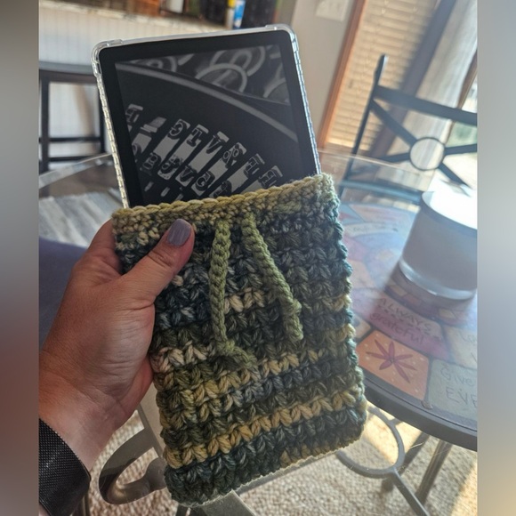Handmade (Crocheted) Kindle Paper White Sleeve - Picture 1 of 4